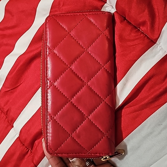 Barely used Michael Kors wallet! - Picture 2 of 4